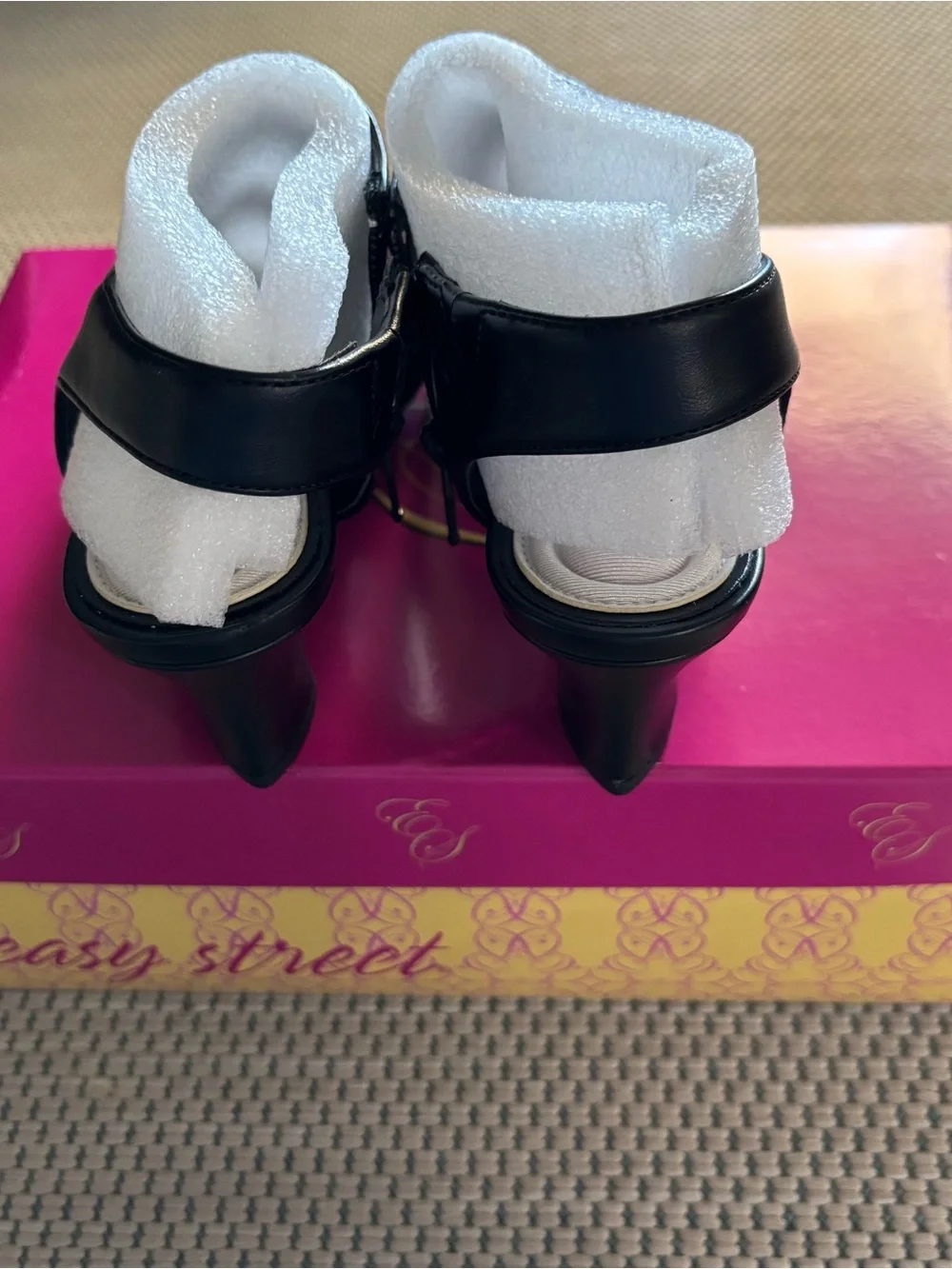 Easy Street Venue Women's Asymmetrical High Heel Size 6.5 Black